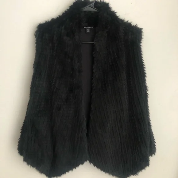 Black Faux Fur Vest | EXPRESS - Picture 1 of 6